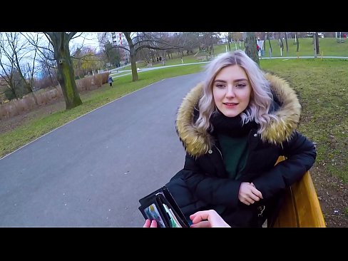 ❤️ Ezezagun baten esperma beroa irensten du diruaren truke - Eva Elfie-k parkean putz egin du ❤❌ Super sexua gugan ❌