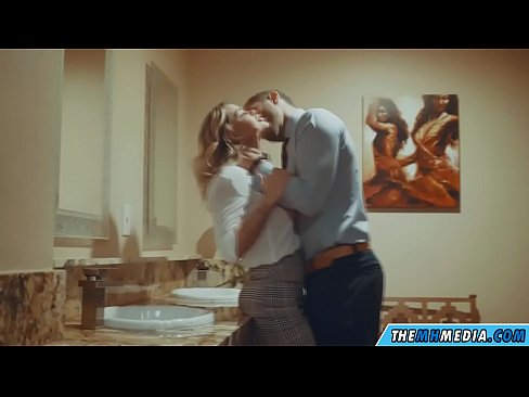 ❤️ Ilehoria busti batek komun publiko batean seduzitzen zaituenean ❤❌ Super sexua gugan ❌